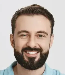 Privat 4 a man with a beard smiling